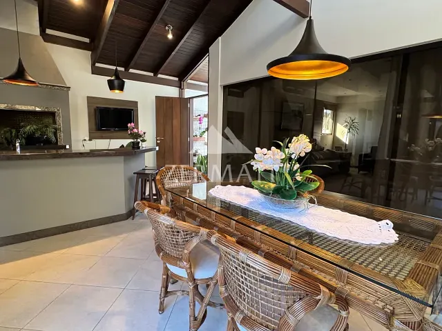 Casa 3 quartos e 3 banheiros, à venda, no bairro Tribess em Blumenau