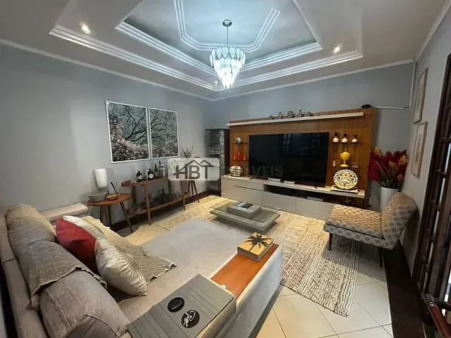 Casa 4 quartos e 3 banheiros, à venda, no bairro Núcleo Habitacional Mary Dota em Bauru