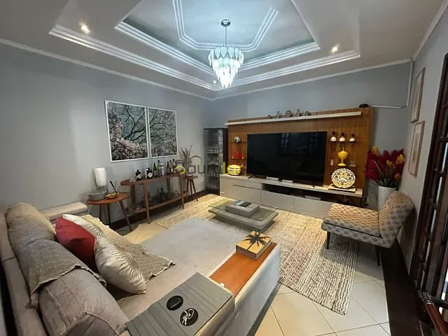 Casa 4 quartos e 3 banheiros, à venda, no bairro Núcleo Habitacional Mary Dota em Bauru