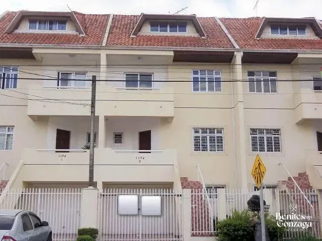 Casa com 106m² 3 quartos e 2 banheiros, à venda, no bairro Hauer em Curitiba