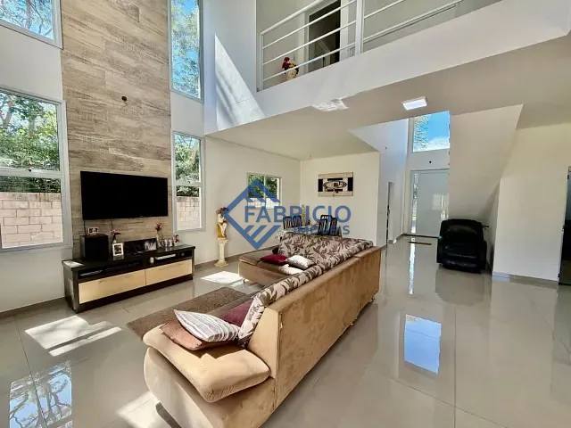 Casa com 650m² 3 quartos e 1 banheiro, à venda, no bairro Observatório em Vinhedo