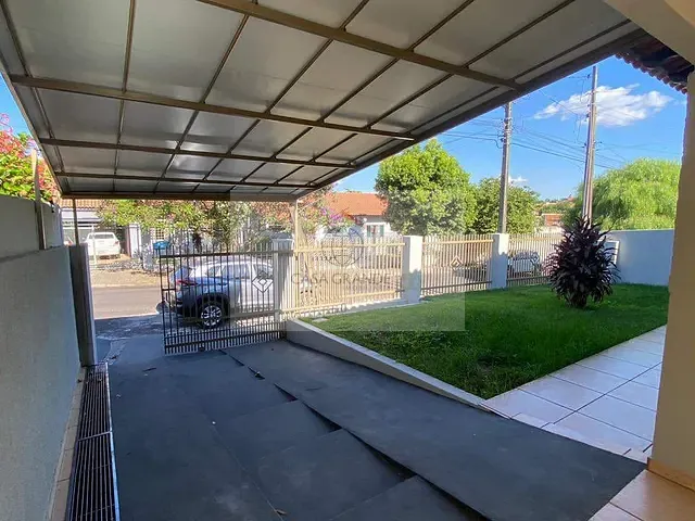 Casa com 300m² 3 quartos e 2 banheiros, à venda, no bairro Jardim Caviúna em Rolândia