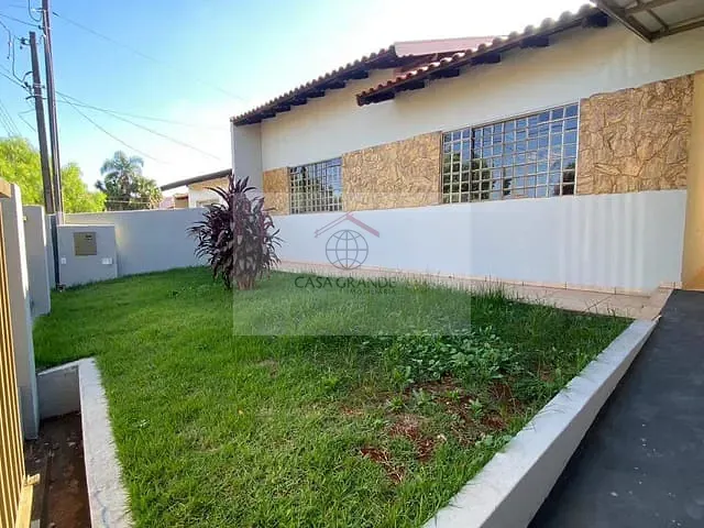 Casa com 300m² 3 quartos e 2 banheiros, à venda, no bairro Jardim Caviúna em Rolândia