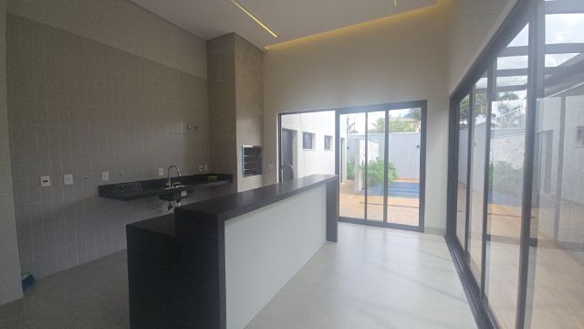 Casa 3 quartos e 5 banheiros, à venda, no bairro Jardim Munique em Maringá