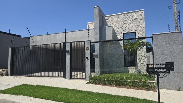 Casa 3 quartos e 5 banheiros, à venda, no bairro Jardim Munique em Maringá