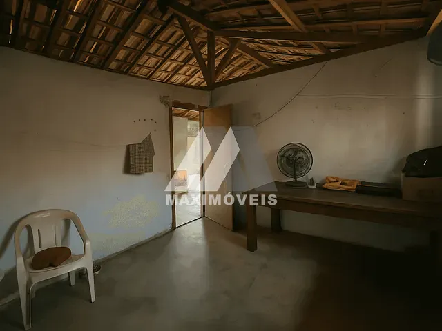 Casa com 240m² 4 quartos e 1 banheiro, à venda, no bairro Santa Tereza em Araçuaí