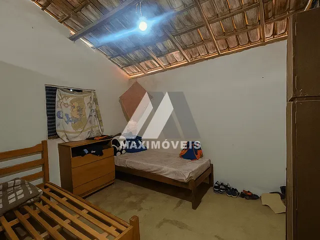 Casa com 240m² 4 quartos e 1 banheiro, à venda, no bairro Santa Tereza em Araçuaí