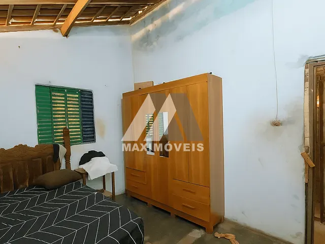 Casa com 240m² 4 quartos e 1 banheiro, à venda, no bairro Santa Tereza em Araçuaí