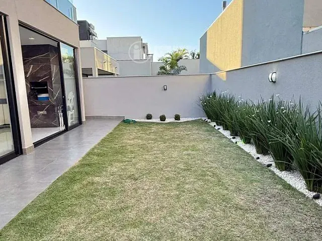 Casa com 250m² 3 quartos e 4 banheiros, à venda, no bairro Conjunto Habitacional Alexandre Urbanas em Londrina