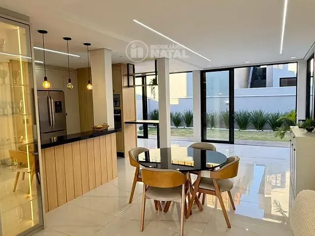 Casa com 250m² 3 quartos e 4 banheiros, à venda, no bairro Conjunto Habitacional Alexandre Urbanas em Londrina