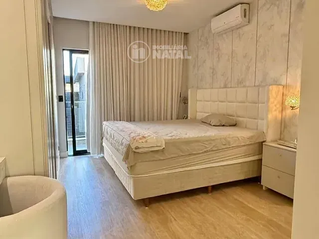 Casa com 250m² 3 quartos e 4 banheiros, à venda, no bairro Conjunto Habitacional Alexandre Urbanas em Londrina