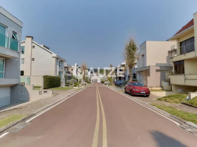 Casa com 204m² 3 quartos e 4 banheiros, à venda, no bairro Xaxim em Curitiba