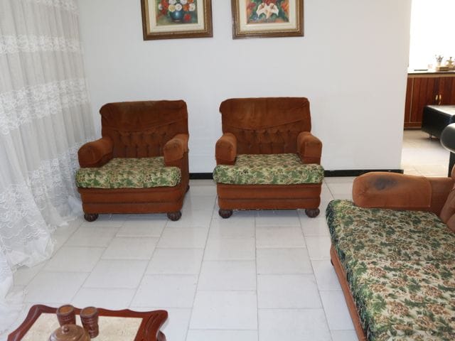 Casa com 400m² 4 quartos e 3 banheiros, à venda, no bairro Caiçara-Adelaide em Belo Horizonte