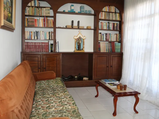 Casa com 400m² 4 quartos e 3 banheiros, à venda, no bairro Caiçara-Adelaide em Belo Horizonte