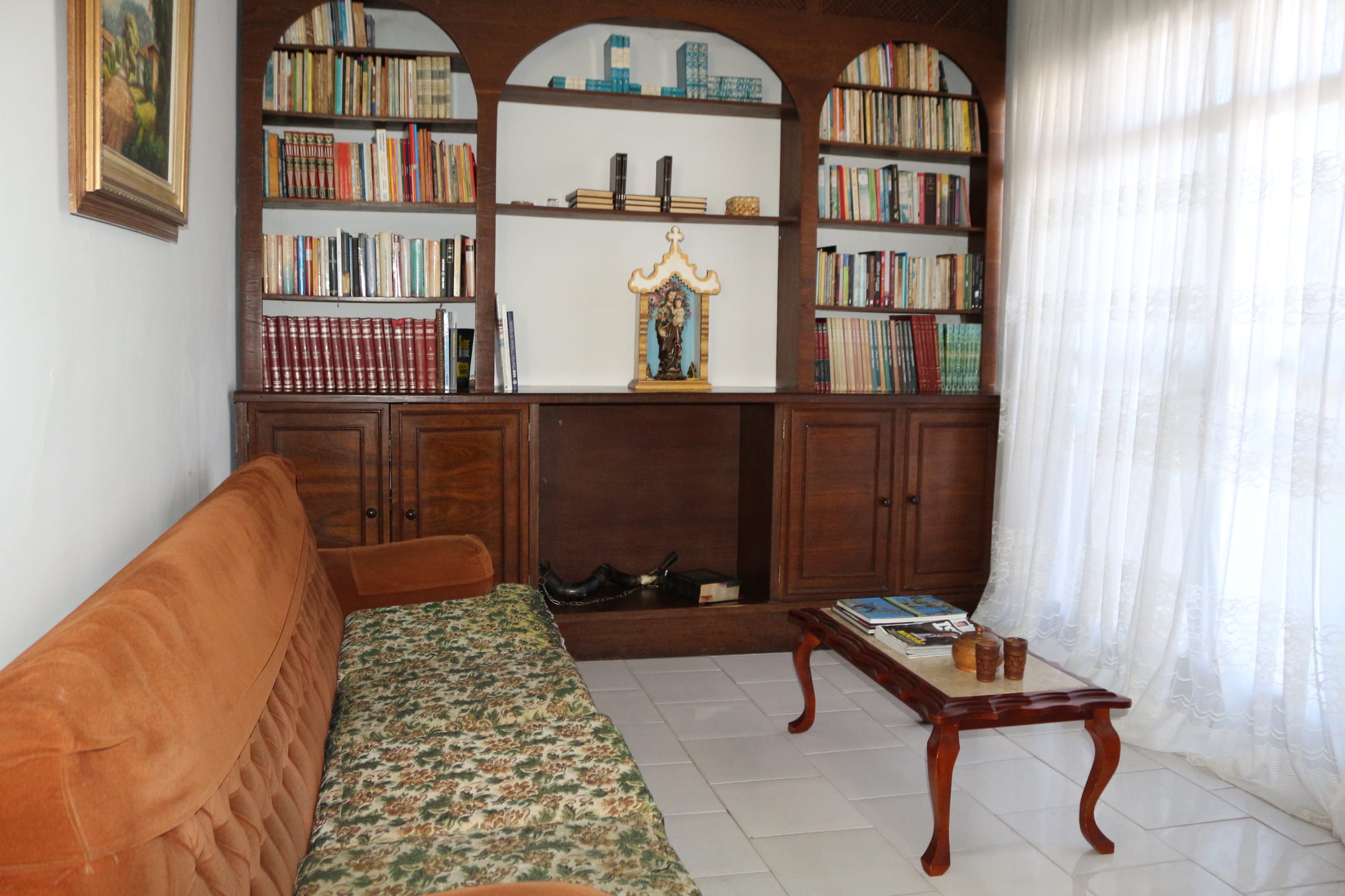 Casa à venda de 4 quartos, 4 vagas, 4 banhos, com 210 metros de área construída, Caiçara-Adelaide, Belo Horizonte, MG. Na melhor localização do bairro Caiçara. miniatura 5