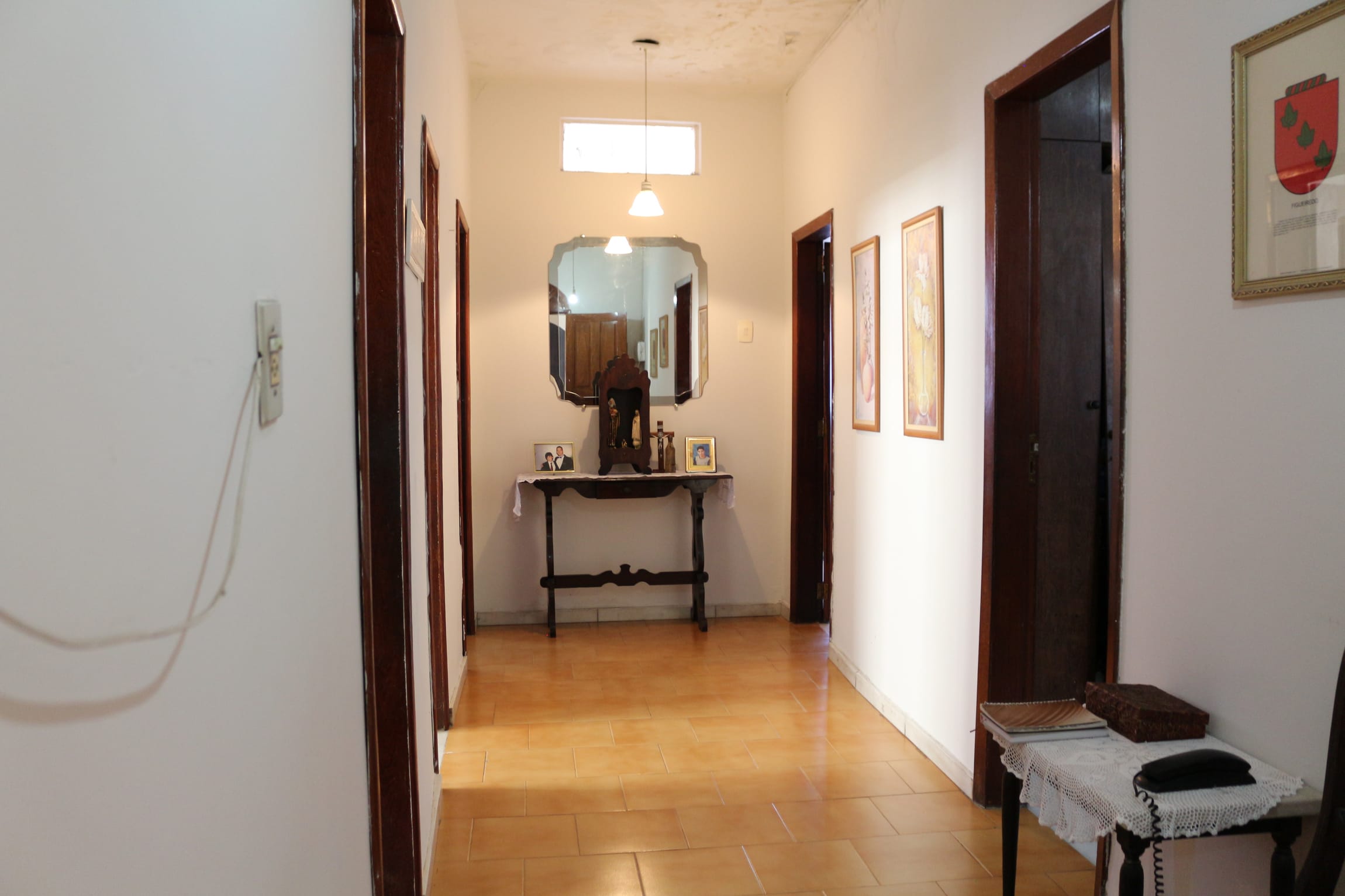 Casa à venda de 4 quartos, 4 vagas, 4 banhos, com 210 metros de área construída, Caiçara-Adelaide, Belo Horizonte, MG. Na melhor localização do bairro Caiçara. miniatura 2