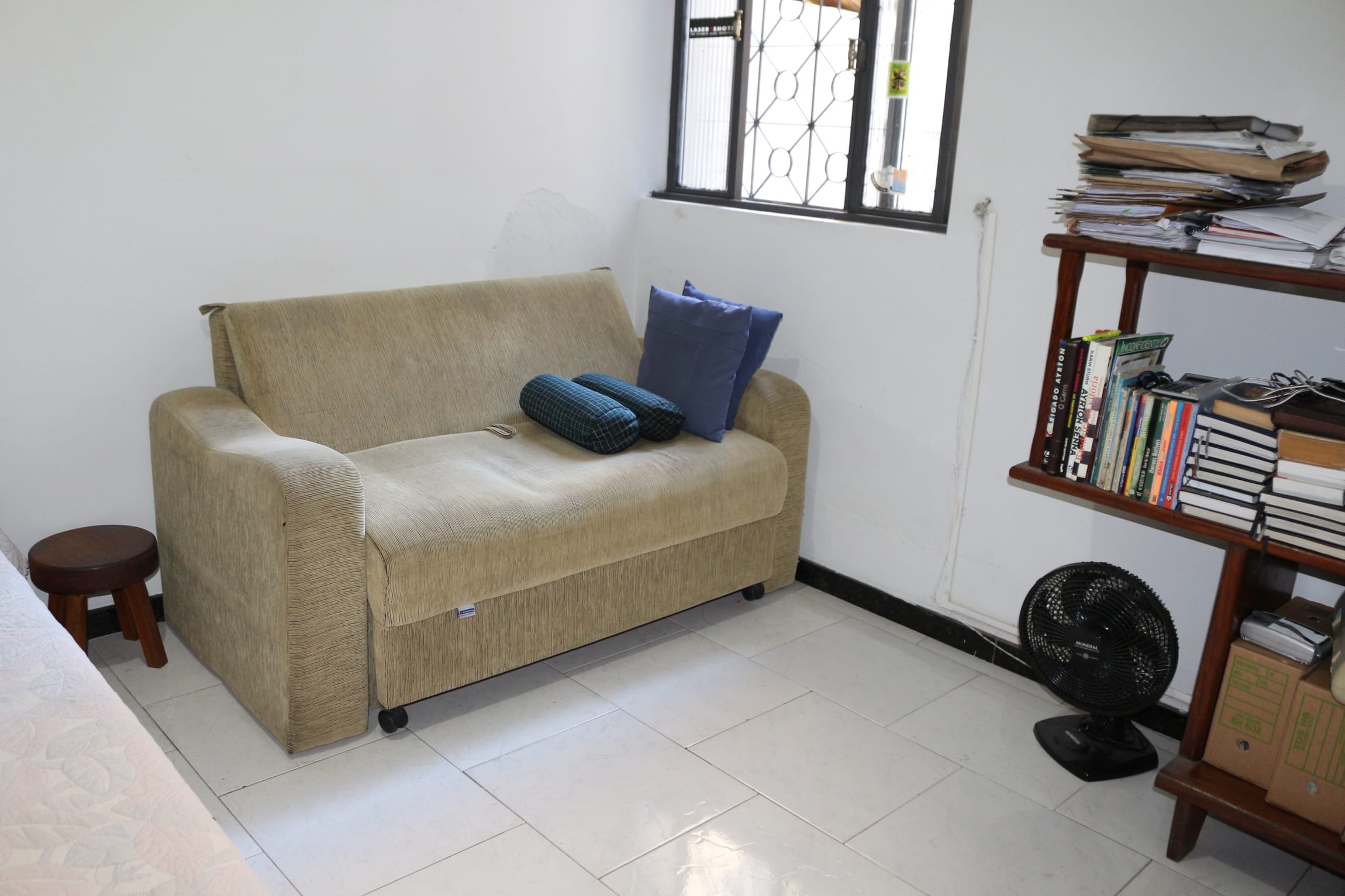Casa à venda de 4 quartos, 4 vagas, 4 banhos, com 210 metros de área construída, Caiçara-Adelaide, Belo Horizonte, MG. Na melhor localização do bairro Caiçara. miniatura 8