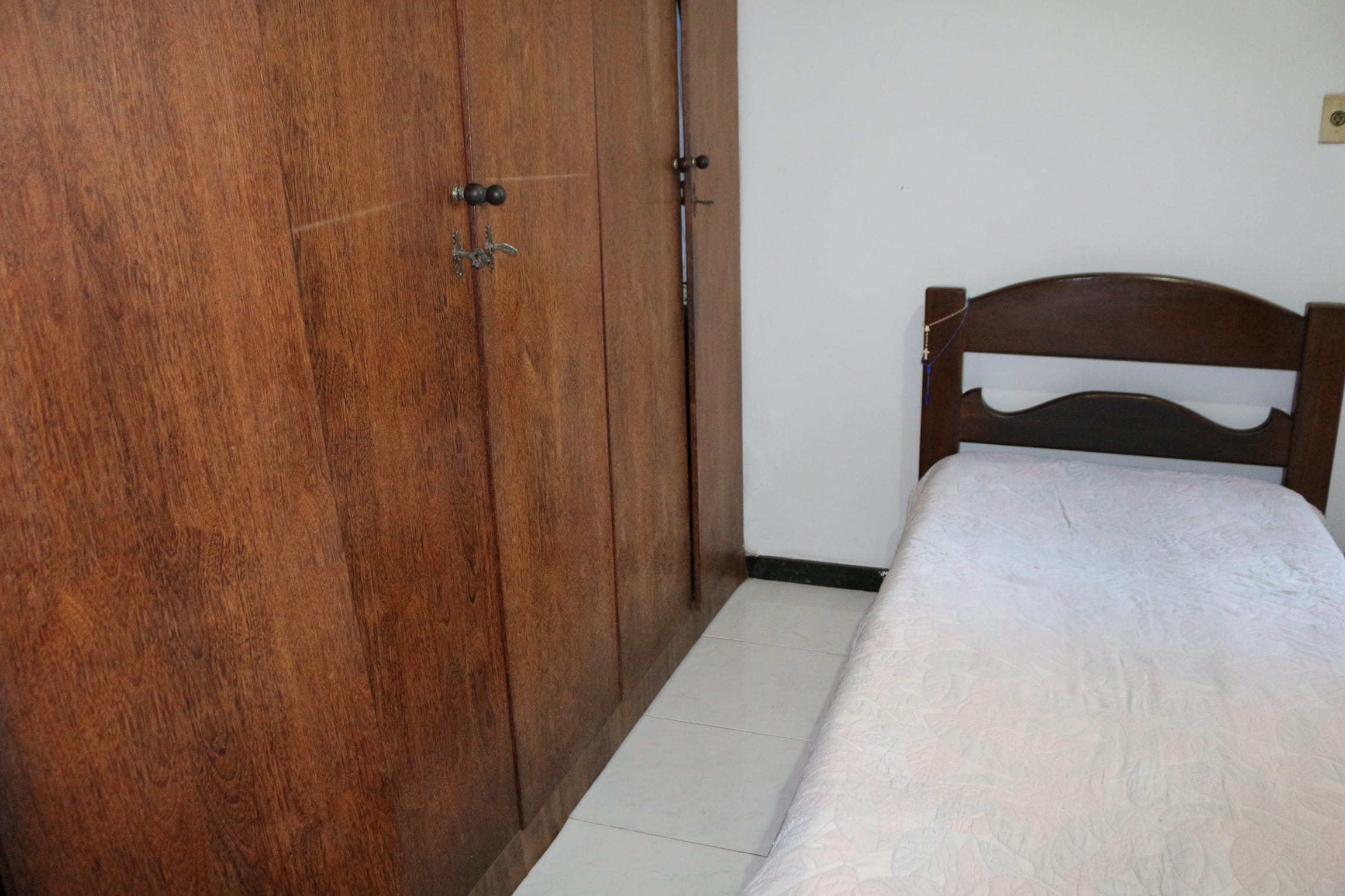 Casa à venda de 4 quartos, 4 vagas, 4 banhos, com 210 metros de área construída, Caiçara-Adelaide, Belo Horizonte, MG. Na melhor localização do bairro Caiçara. miniatura 11