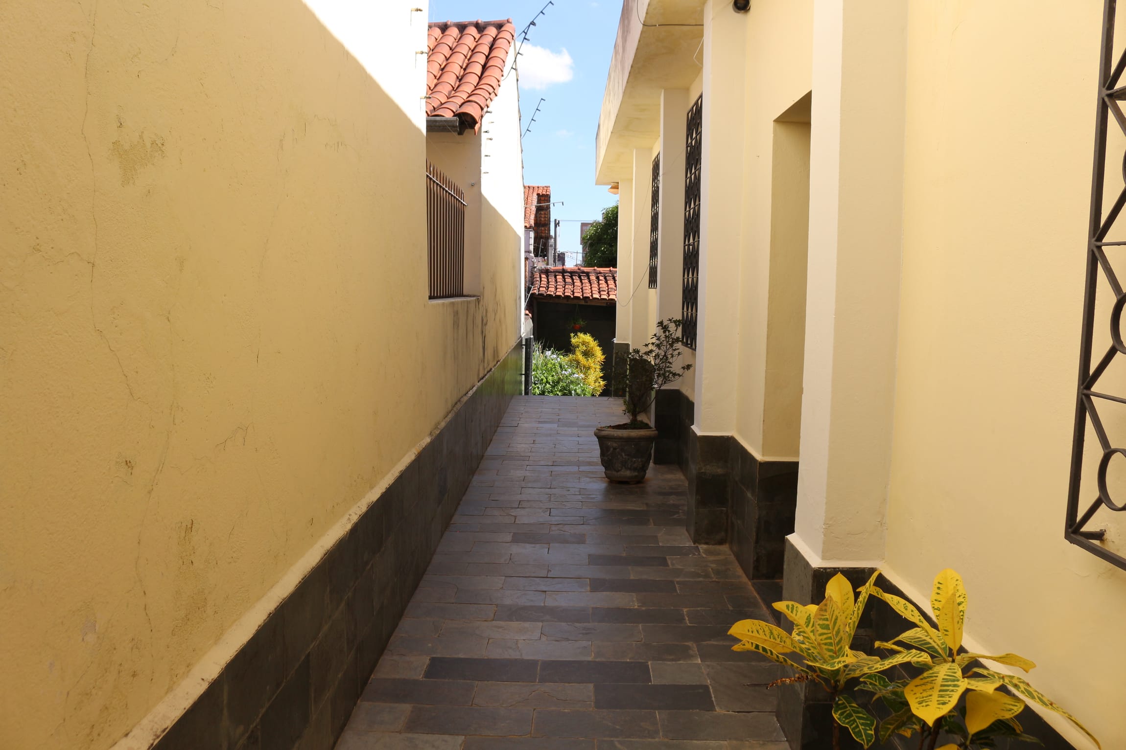Casa à venda de 4 quartos, 4 vagas, 4 banhos, com 210 metros de área construída, Caiçara-Adelaide, Belo Horizonte, MG. Na melhor localização do bairro Caiçara. miniatura 17