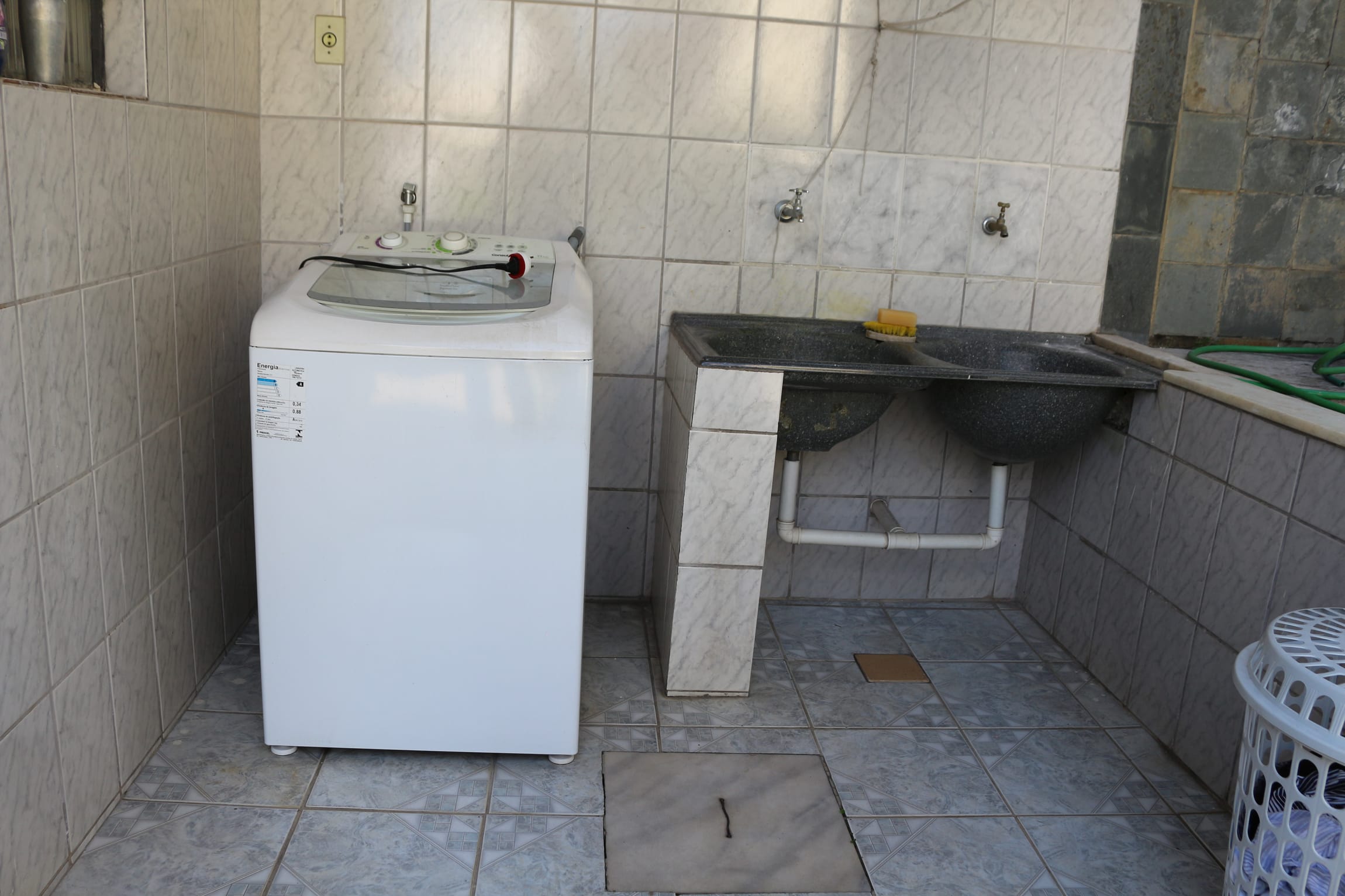 Casa à venda de 4 quartos, 4 vagas, 4 banhos, com 210 metros de área construída, Caiçara-Adelaide, Belo Horizonte, MG. Na melhor localização do bairro Caiçara. miniatura 21