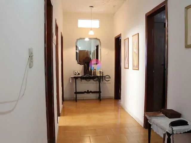 Casa com 400m² 4 quartos e 3 banheiros, à venda, no bairro Caiçara-Adelaide em Belo Horizonte