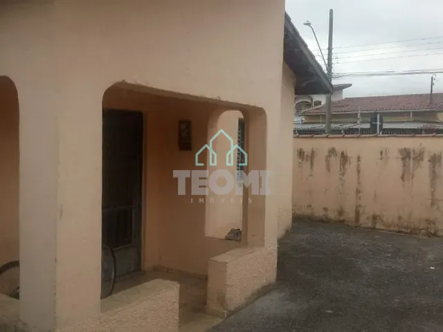 Casa com 282m² 2 quartos e 2 banheiros, à venda, no bairro Residencial Santa Izabel em Taubaté