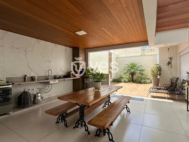 Casa 3 quartos e 3 banheiros, à venda, no bairro Centro em Araxá