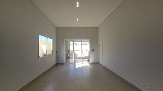 Casa 3 quartos e 3 banheiros, à venda, no bairro Jardim Monte Carlo em Maringá
