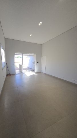Casa 3 quartos e 3 banheiros, à venda, no bairro Jardim Monte Carlo em Maringá