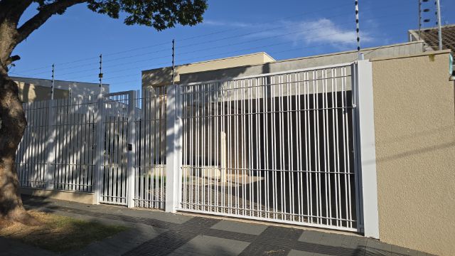 Casa 3 quartos e 3 banheiros, à venda, no bairro Jardim Monte Carlo em Maringá