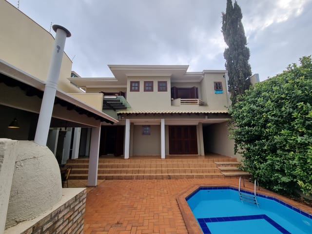 Foto do Casa - Ampla Casa com Piscina À Venda no Centro de Apucarana - J.Mareze Imóveis | J. Mareze Imóveis Ltda