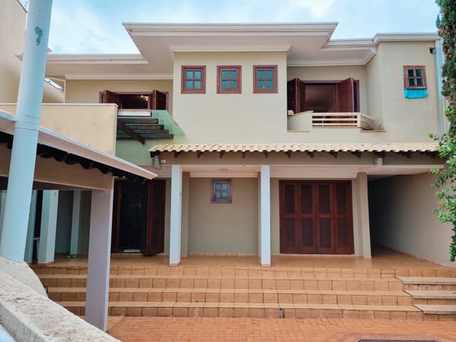 Foto do Casa - Ampla Casa com Piscina À Venda no Centro de Apucarana - J.Mareze Imóveis | J. Mareze Imóveis Ltda