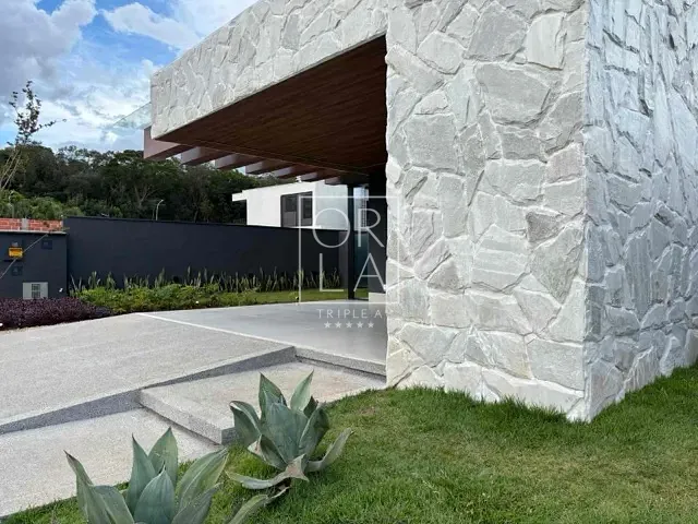 Casa com 405m² 4 quartos e 5 banheiros, à venda, no bairro Fazenda Gameleira em Goiânia