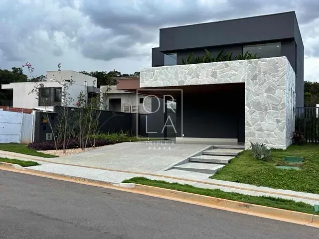 Casa com 405m² 4 quartos e 5 banheiros, à venda, no bairro Fazenda Gameleira em Goiânia