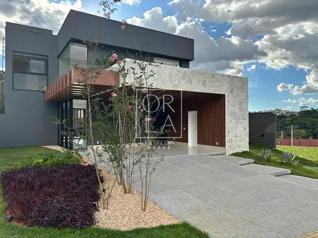Casa com 405m² 4 quartos e 5 banheiros, à venda, no bairro Fazenda Gameleira em Goiânia