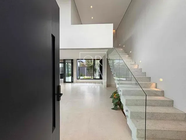 Casa com 405m² 4 quartos e 5 banheiros, à venda, no bairro Fazenda Gameleira em Goiânia