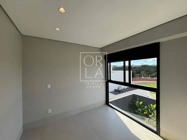Casa com 405m² 4 quartos e 5 banheiros, à venda, no bairro Fazenda Gameleira em Goiânia