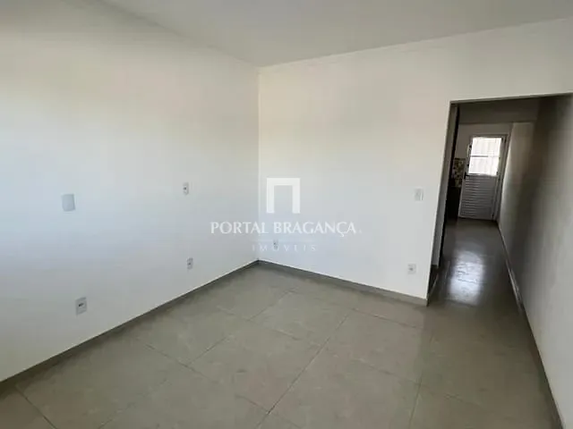 Casa com 97m² 2 quartos e 2 banheiros, à venda, no bairro Vila Sant' Ana em Bragança Paulista