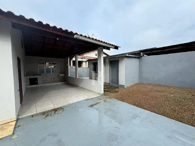 Casa com 300m² 2 quartos e 1 banheiro, à venda, no bairro Centro em Tijucas
