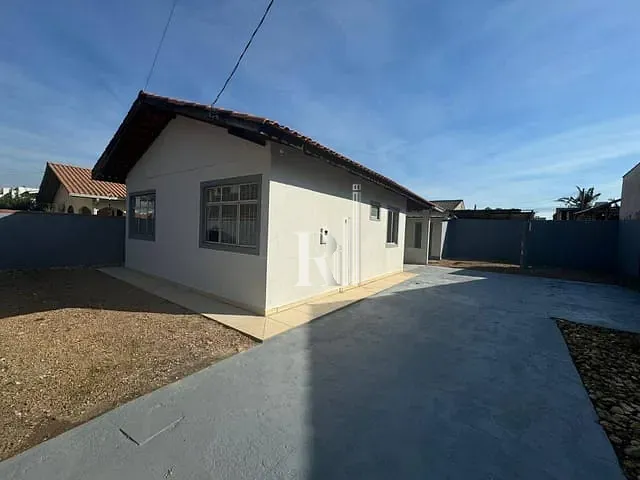 Casa com 300m² 2 quartos e 1 banheiro, à venda, no bairro Centro em Tijucas
