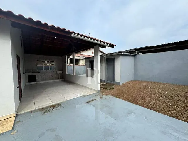 Casa com 300m² 2 quartos e 1 banheiro, à venda, no bairro Centro em Tijucas