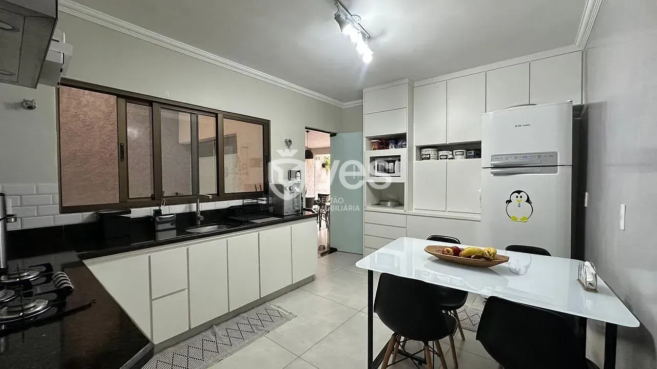 Casa, 3 quartos, 240 m² - Foto 11