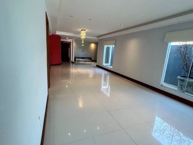 Casa com 300m² 5 quartos e 5 banheiros, à venda ou para alugar, no bairro Vale dos Cristais em Macaé