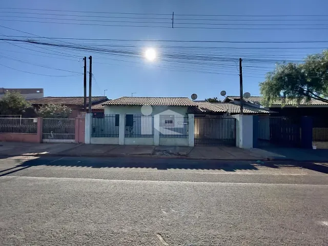 Casa com 250m² 3 quartos e 2 banheiros, à venda, no bairro Conjunto Habitacional Santiago em Rolândia