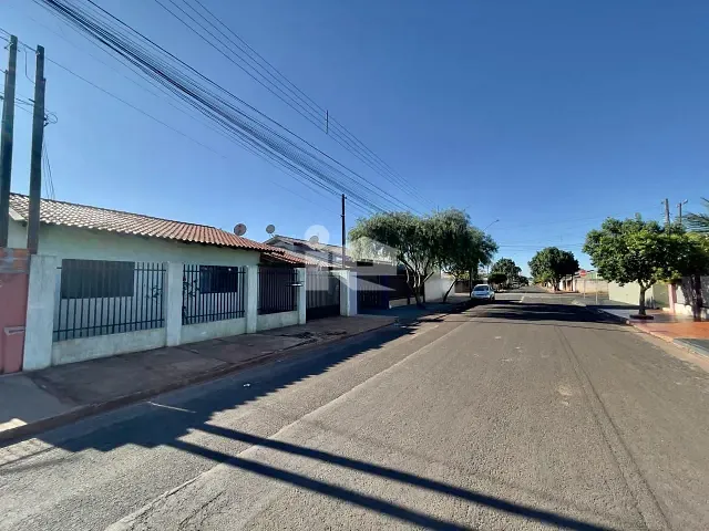 Casa com 250m² 3 quartos e 2 banheiros, à venda, no bairro Conjunto Habitacional Santiago em Rolândia