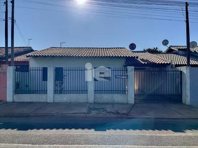 Casa com 250m² 3 quartos e 2 banheiros, à venda, no bairro Conjunto Habitacional Santiago em Rolândia