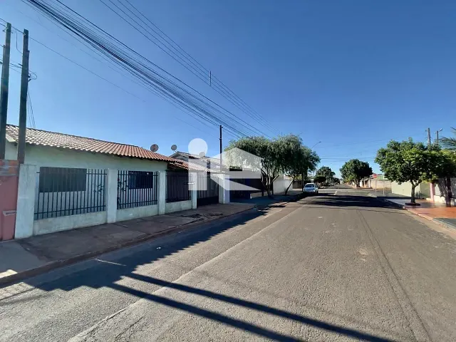 Casa com 250m² 3 quartos e 2 banheiros, à venda, no bairro Conjunto Habitacional Santiago em Rolândia