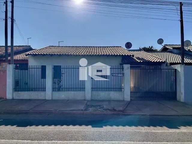 Casa com 250m² 3 quartos e 2 banheiros, à venda, no bairro Conjunto Habitacional Santiago em Rolândia