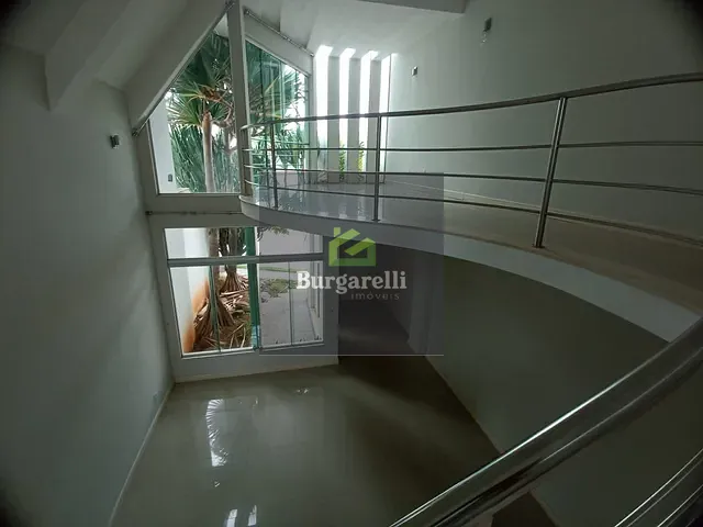 Casa 5 quartos e 6 banheiros, para alugar, no bairro Condomínio Stone Village em Lavras