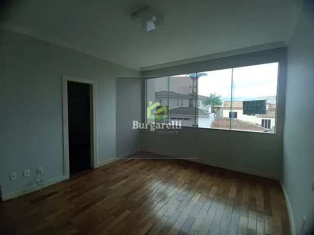 Casa 5 quartos e 6 banheiros, para alugar, no bairro Condomínio Stone Village em Lavras
